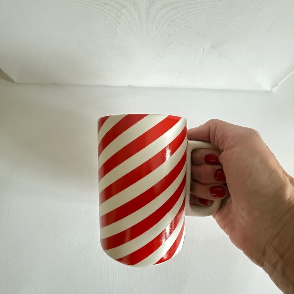Starbucks 2018 Red Stripe Christmas/Holiday Mug - Picture 3 of 7